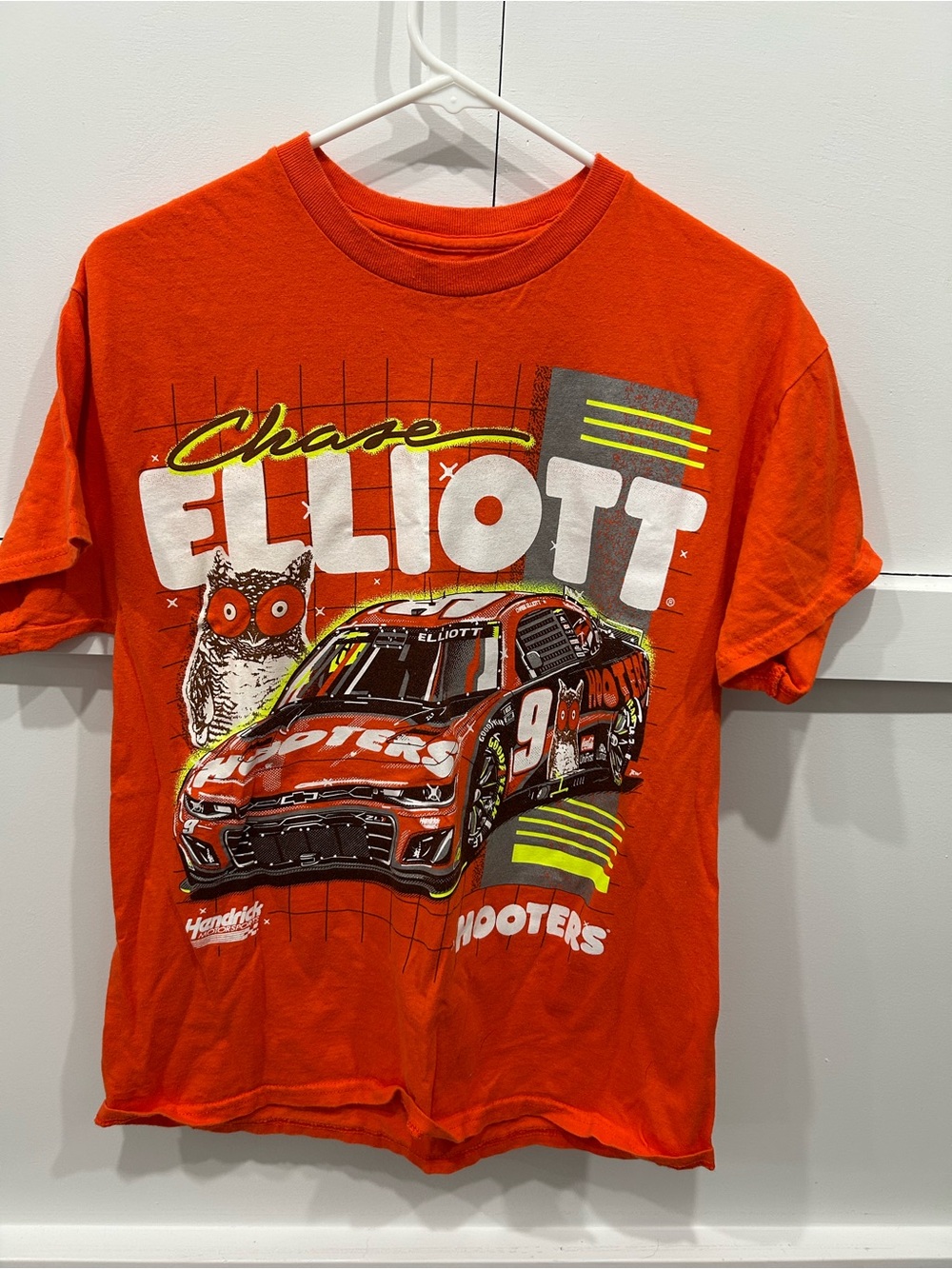 Chase Elliott Men's Orange Short Sleeve Graphic Tee - Hooters